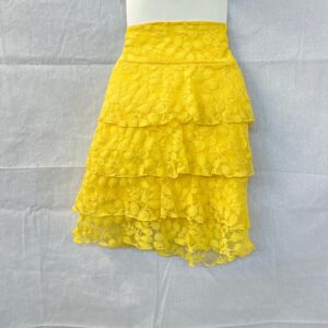 Fusta galbena dantela